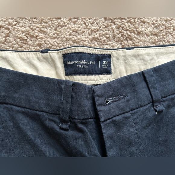 Abercrombie & Fitch stretch navy blue shorts size 32. Nwt - Picture 2 of 3